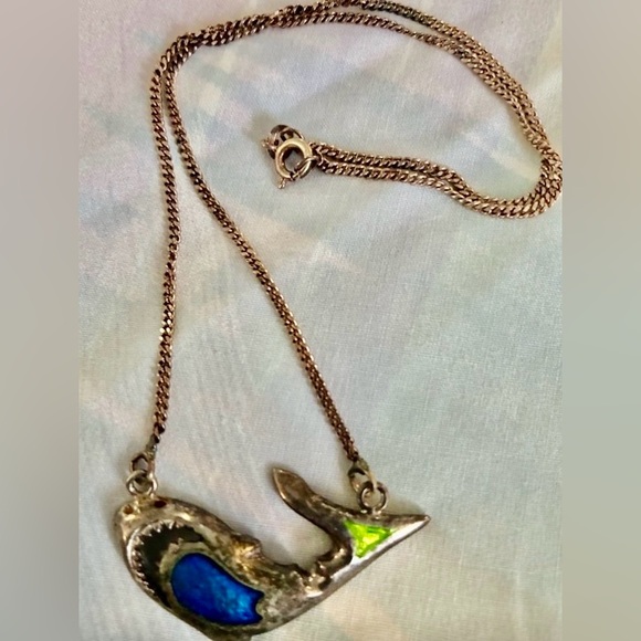 chain clasp stamped .925 Italy Jewelry - Vintage Shark necklace .925 Sterling silver Made in Italy enameled Blue & Green